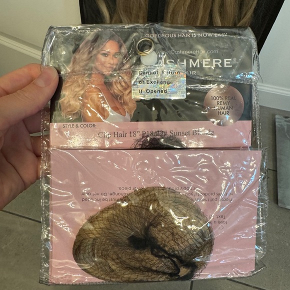 Cashmere Hair Sunset Blonde 18” Clip In Extensions - Picture 5 of 7